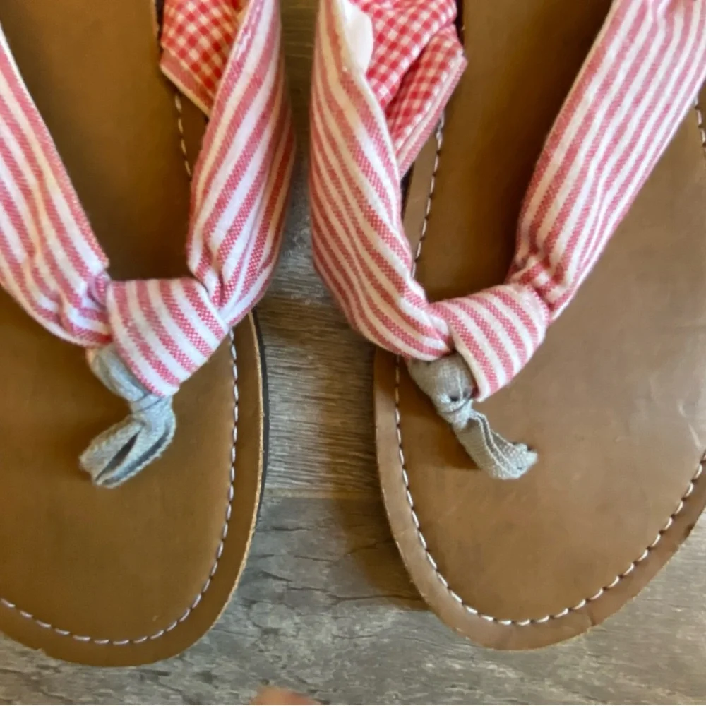 Merona flip flops with red and white pinstripe fabric